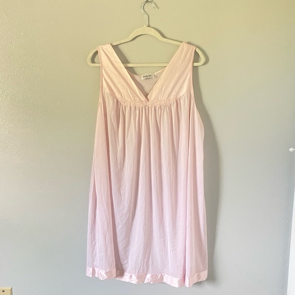 Vanity Fair Other - Vanity Fair women's light pink vintage chemise nightgown XL coquette babydoll